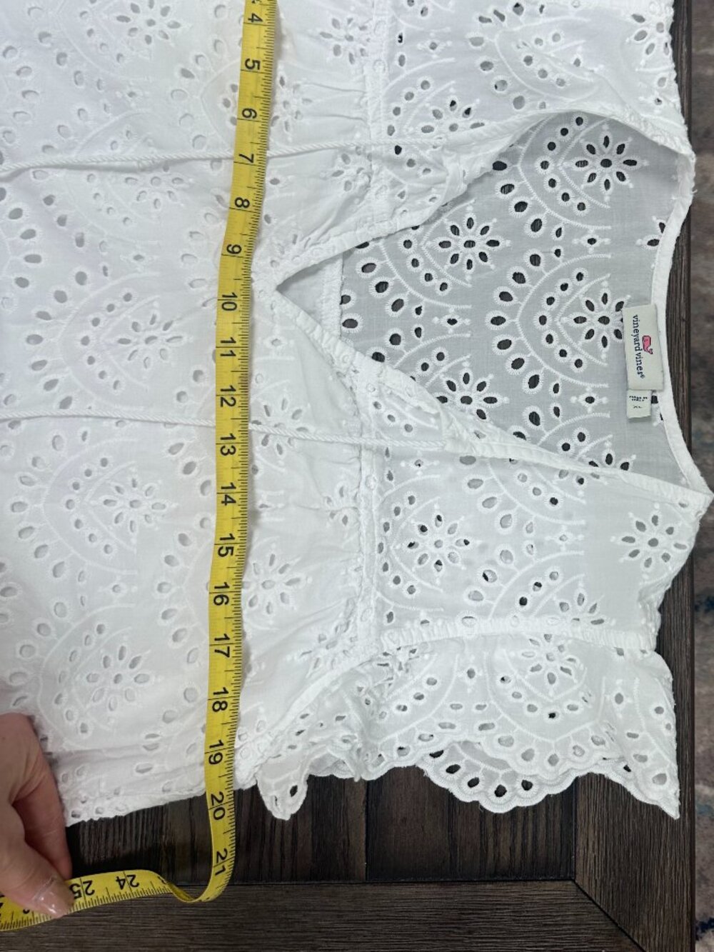 Vineyard Vines white flutter sleeve eyelet top size XL. - Picture 5 of 6